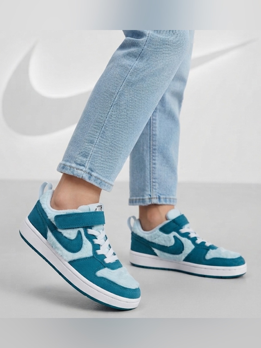 New authentic Nike signature designer kids girls sneakers sz 12 display